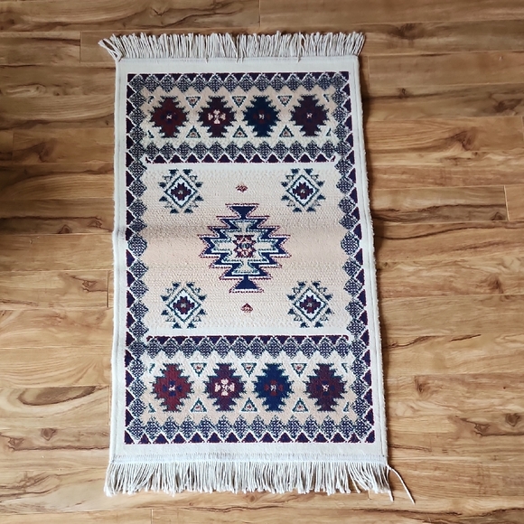 Geometric Patterned Rug with Fringe - Picture 2 of 10